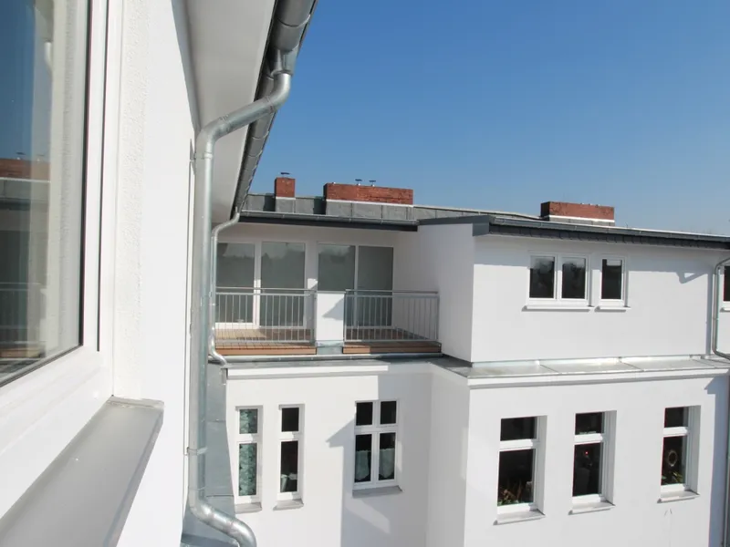 S-Friedenau: DG-Wohnung für Familien, Wohngemeinschaften oder gewerbliche Anmietung zu Wohnzwecken — photo 1